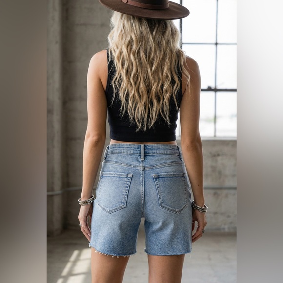 NWT Cutoff Lightly Distressed Light Wash Jean Denim Bermuda Shorts - Picture 7 of 7